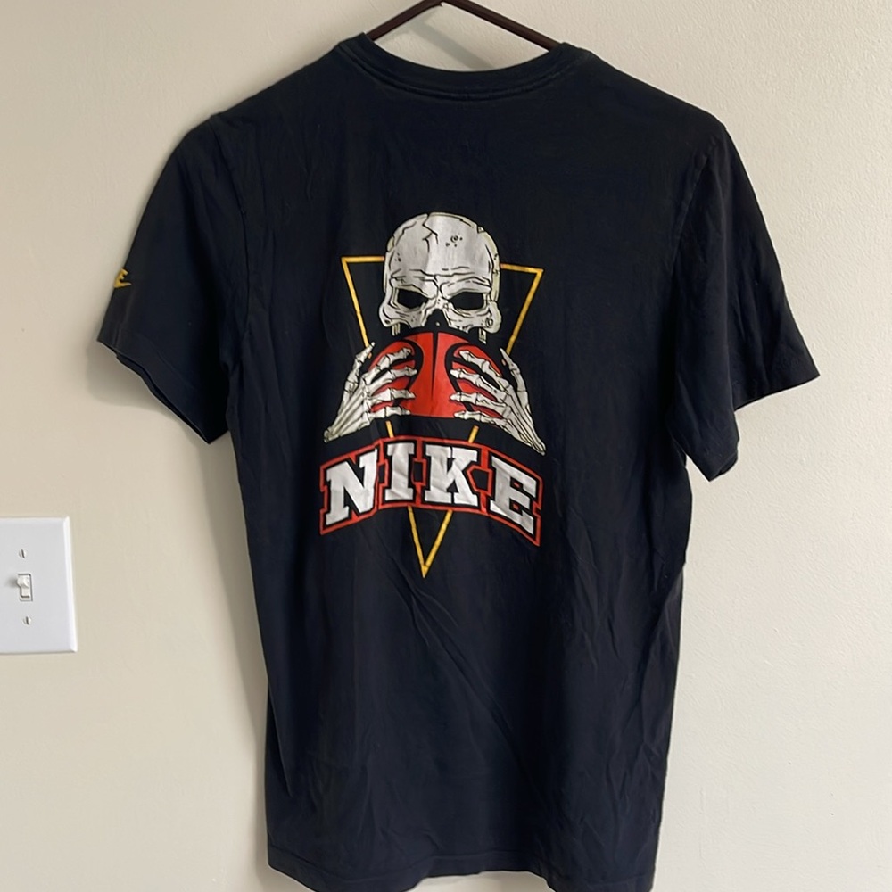 Nike tshirt size small